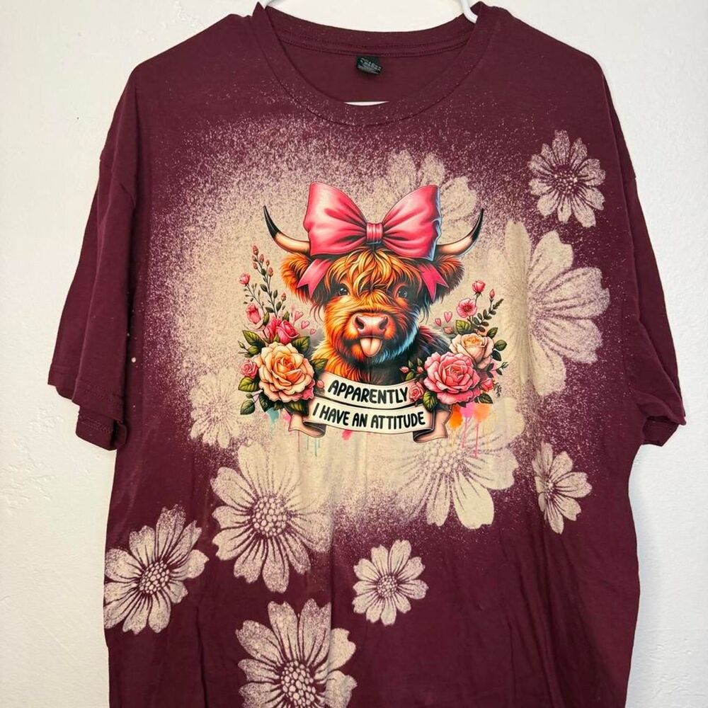 Gildan Women's Burgundy and Red T-shirt